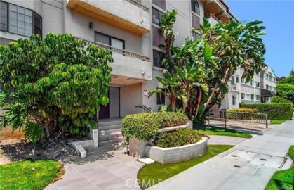 5319 Lindley Avenue Photo