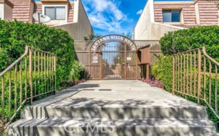 Marvelous Newly Listed Tarzana Villas North Townhouse Located at 18409 Collins Street #D