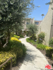 18417 Collins Street #A Photo